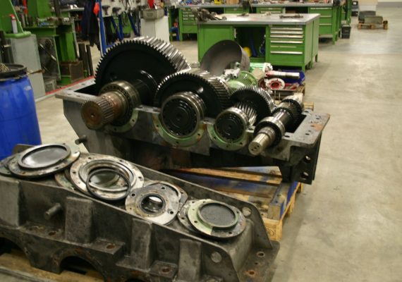 DMA Demontage Baggerhubwerkgetriebe